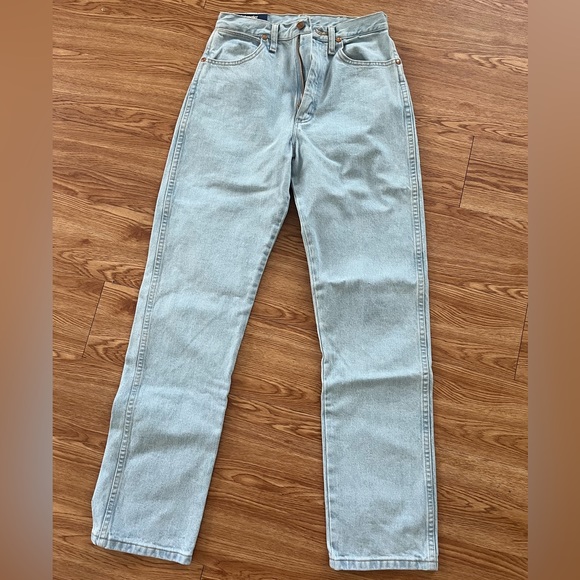 Wrangler Denim - cowboy cut women’s wrangler jeans 7x34